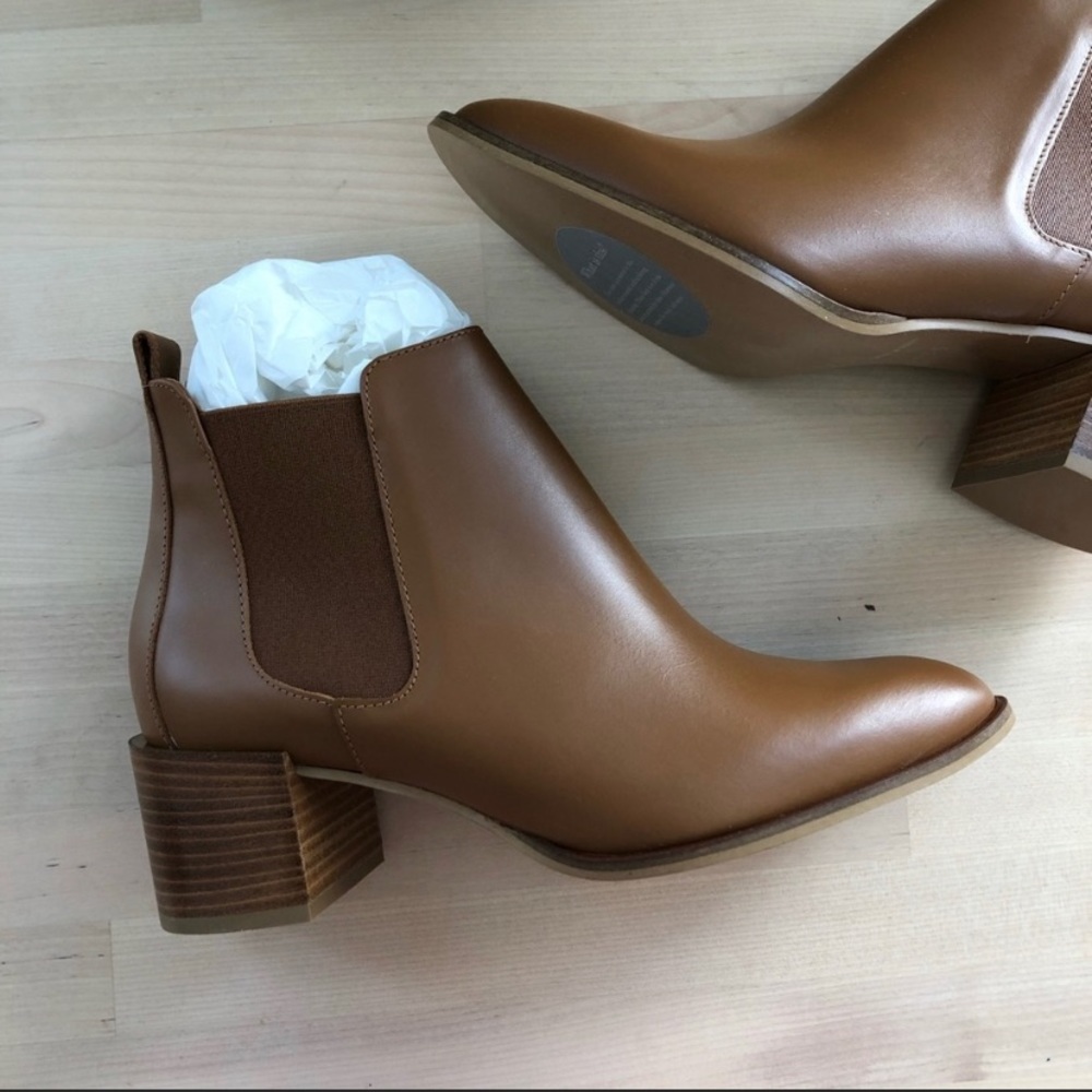 Everlane Heel Boot in beige (worn once!)
